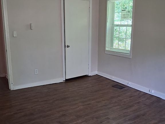 4th image of 705 Watson St