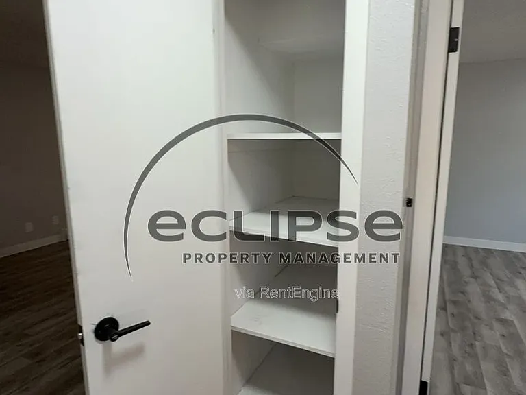 Summit View Apartments — Photo 148
