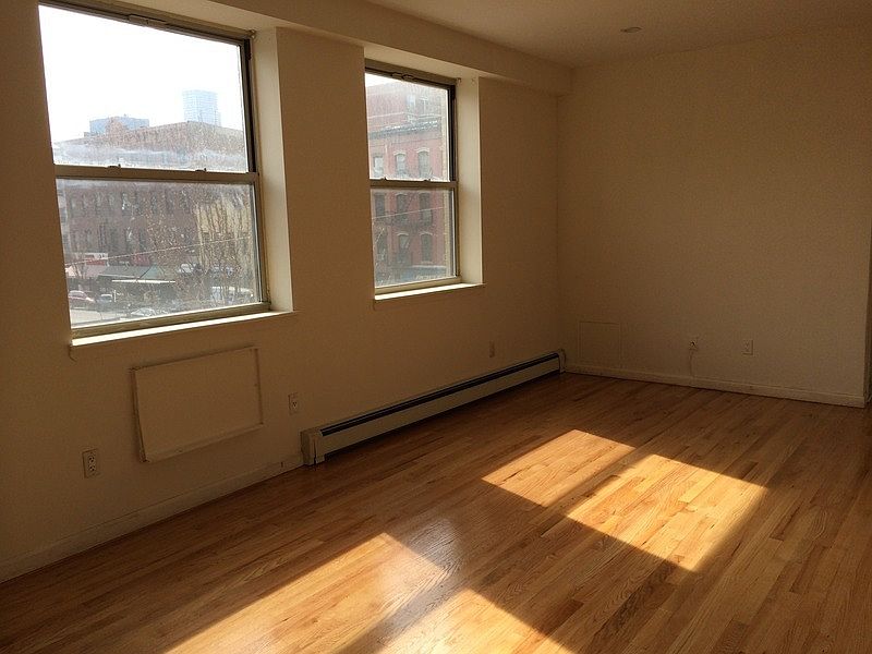 1st image of 2025 3rd Ave #2