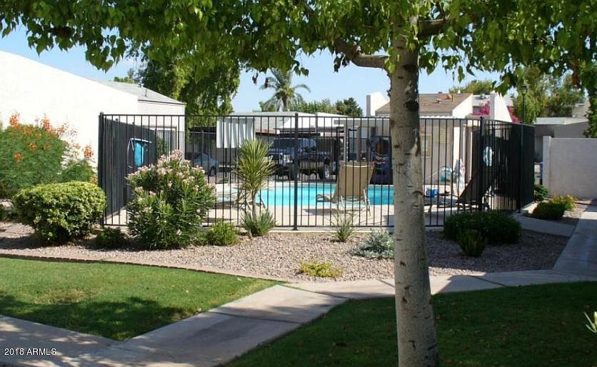 1st image of 911 S Hacienda Dr