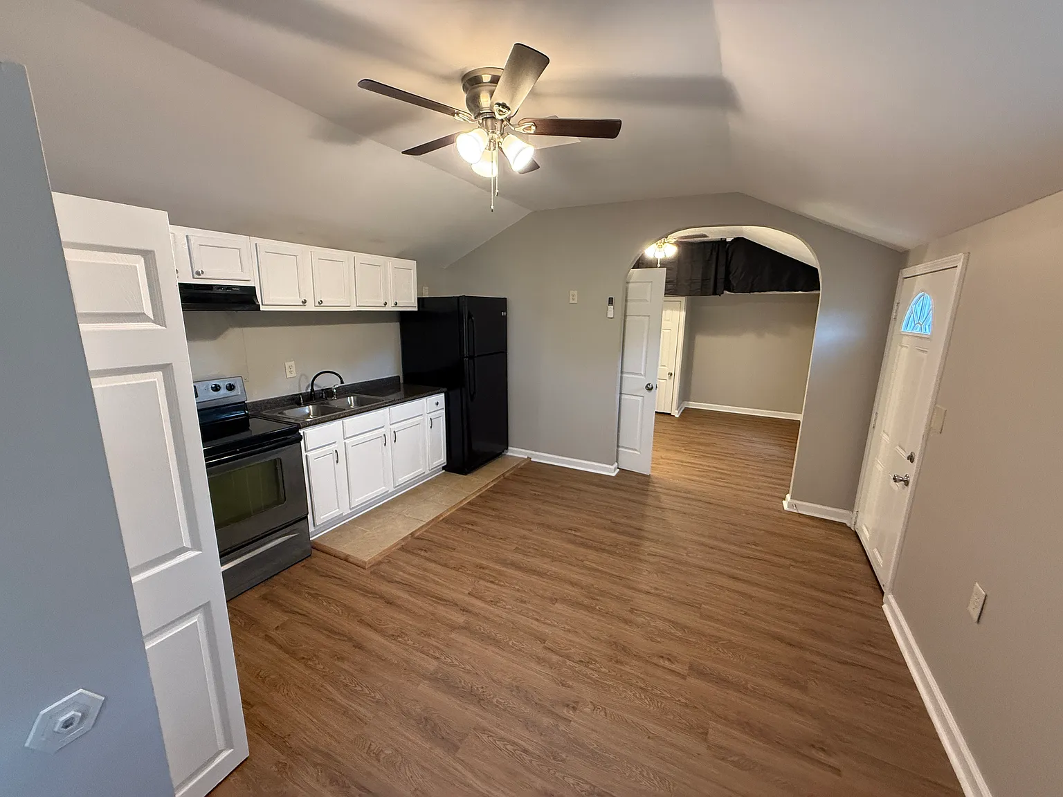1 bed, $1,000 — Photo 3
