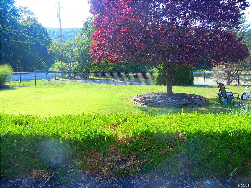 2nd image of 3 Shore Dr APT 1