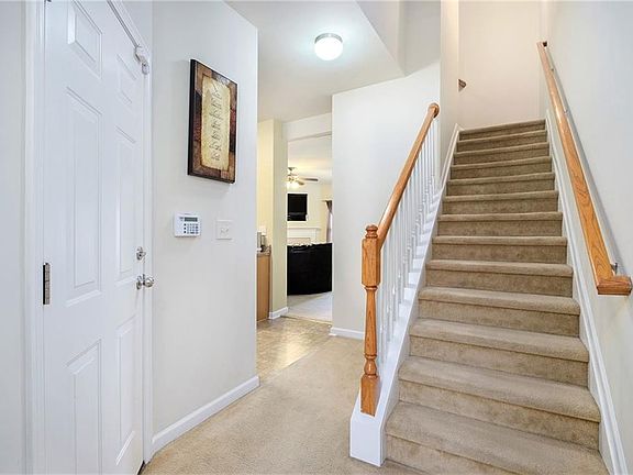 4th image of 287 Oakland Hills Way