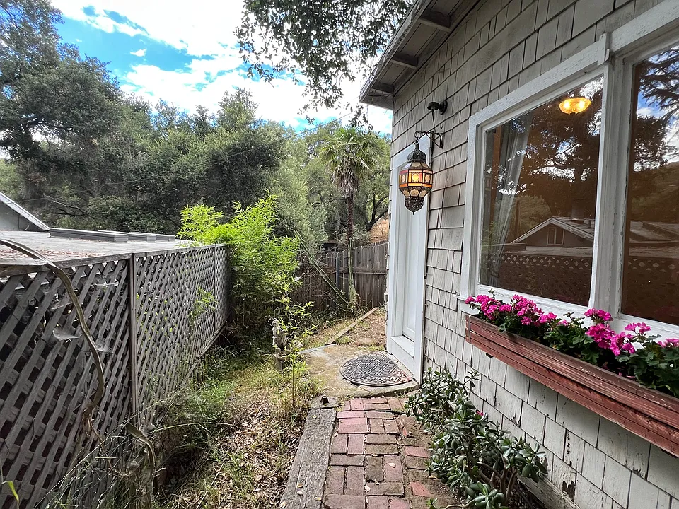 1262B N Topanga Canyon Blvd