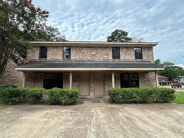 2 bed, 1.5 bath, 1158 sqft, $1,050 — Photo 1