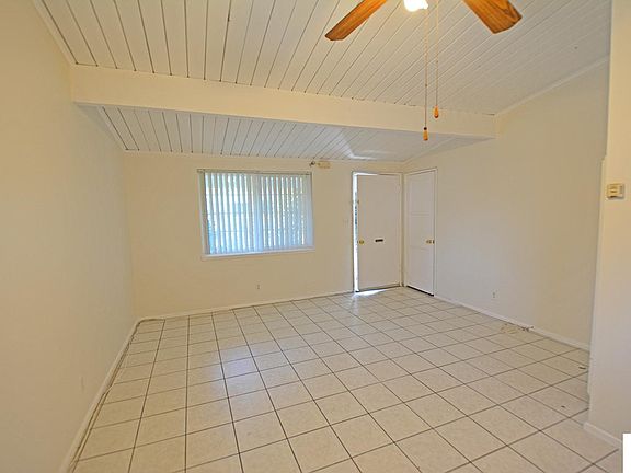 3rd image of 14010 Roscoe Blvd