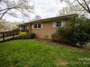 8 Sunset Ln, Swannanoa, NC 28778