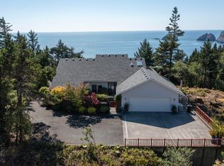 905 Pinewood Ln, Oceanside, OR 97134