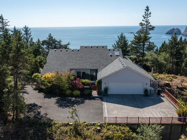 905 Pinewood Ln, Oceanside, OR 97134