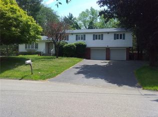 39 Hilltop Pl, Monsey, NY 10952