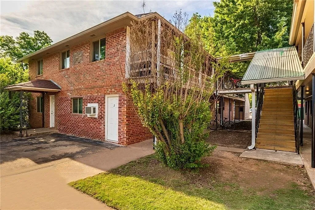 1 bed, 1.0 bath, 550 sqft, $800 — Photo 1