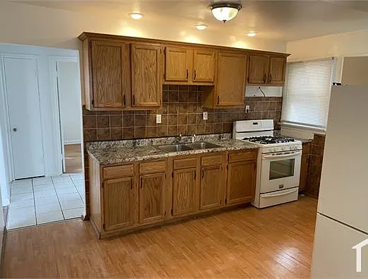 2 bed, 832 sqft, $1,300 — Photo 2