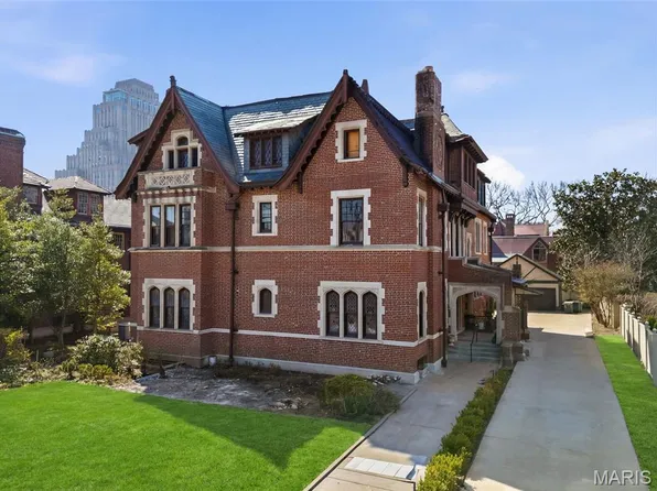 10 Portland Pl, Saint Louis, MO 63108