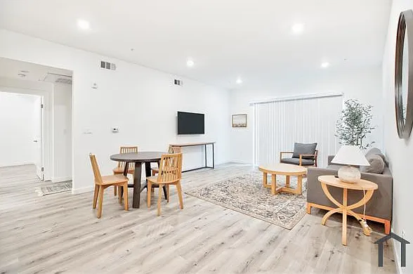 14748 Victory Blvd #202 — Photo 5