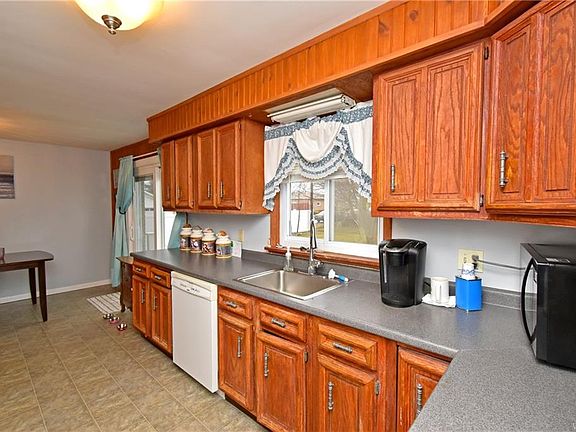 3rd image of 120 Shannon Dr