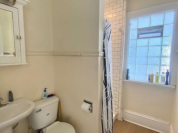 4th image of 1934 N Oakland Ave #2B