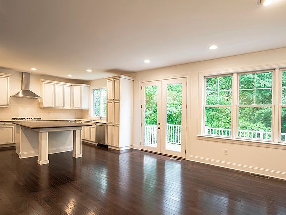 GREAT ROOM TO KITCHEN