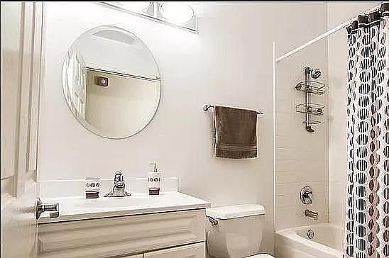 2nd image of 2762 N Lincoln Ave APT 303