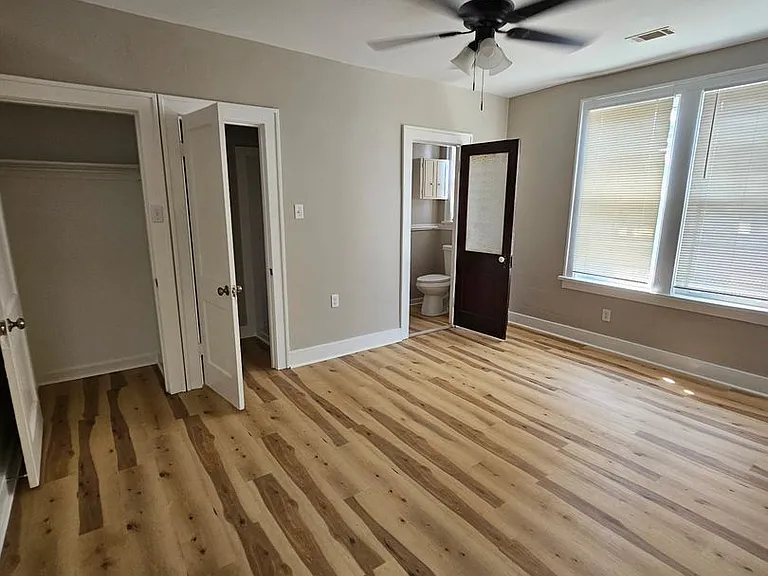 2405 Battery St #B — Photo 10