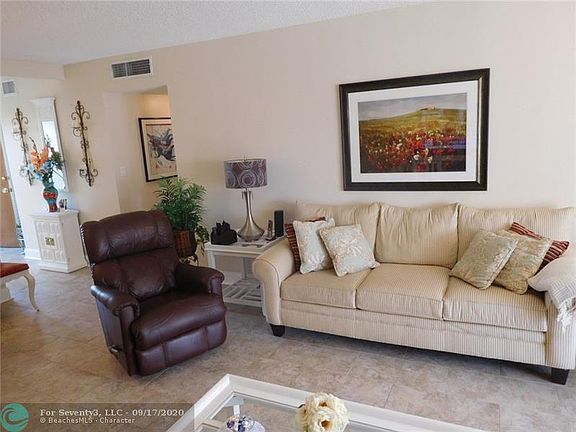 4th image of 319 NE 14th Ave APT 507