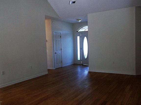 3rd image of 1805 Woodville Ln
