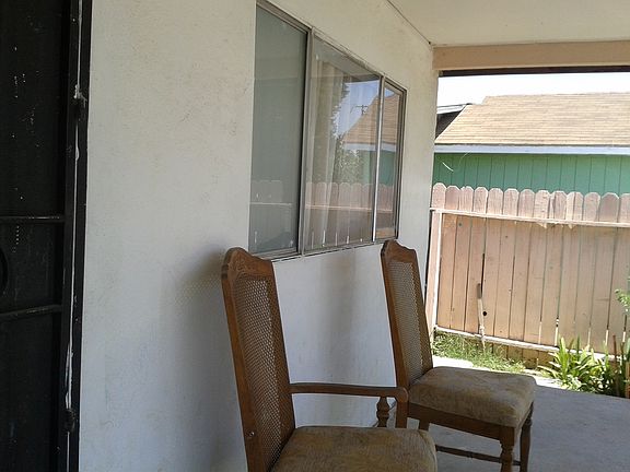 4th image of 1141 E Golden Way