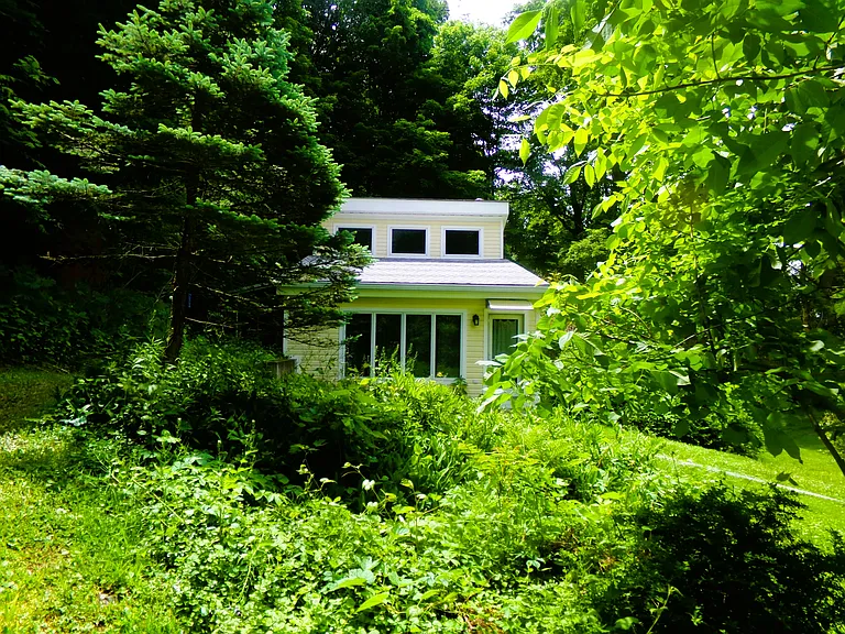 8 Spring Lake Rd — Photo 2