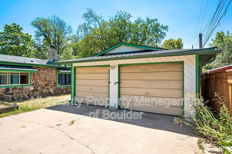 701 S Miller Ave