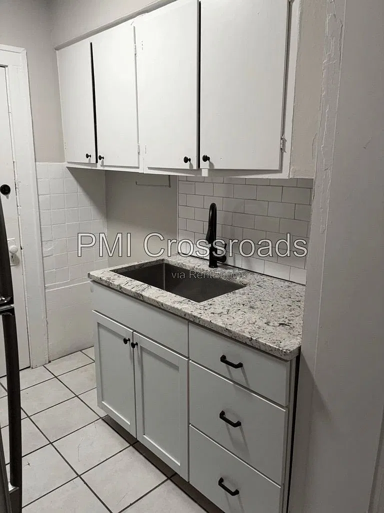 1 bed, 1.5 bath, 605 sqft, $730 — Photo 3