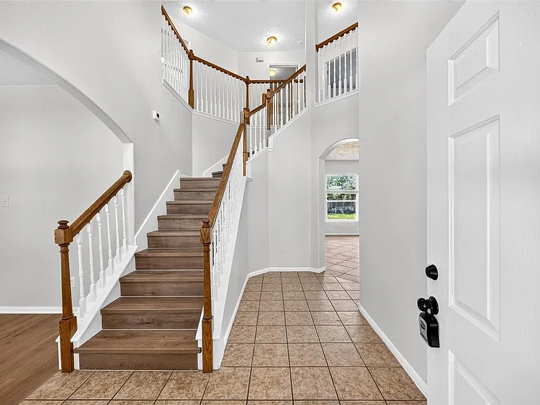 19246 Hopeview Ct — Photo 9