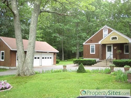 2nd image of 374 Rockland Rd