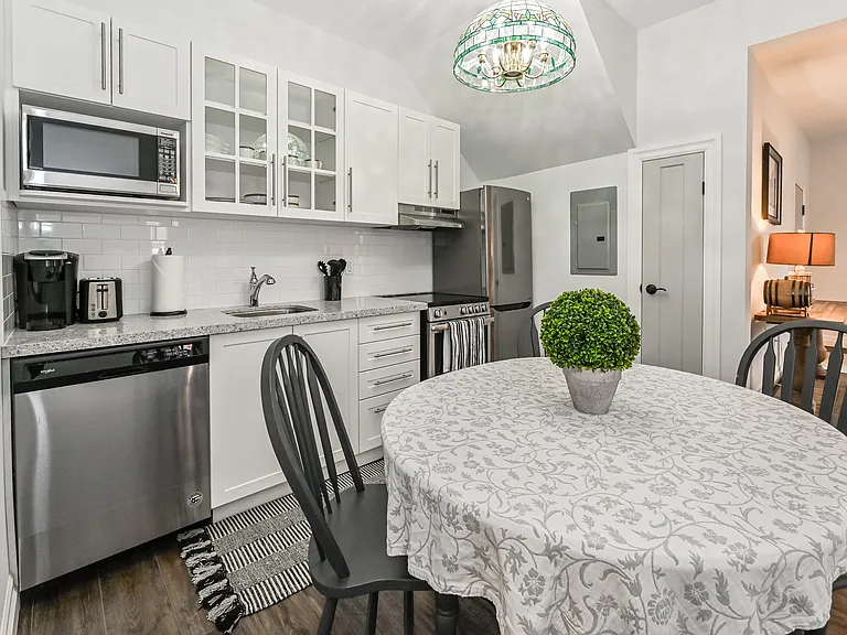 2014 Edinburgh Dr — Photo 13