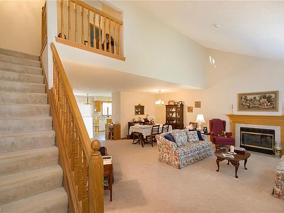 5th image of 19 Pond Dr