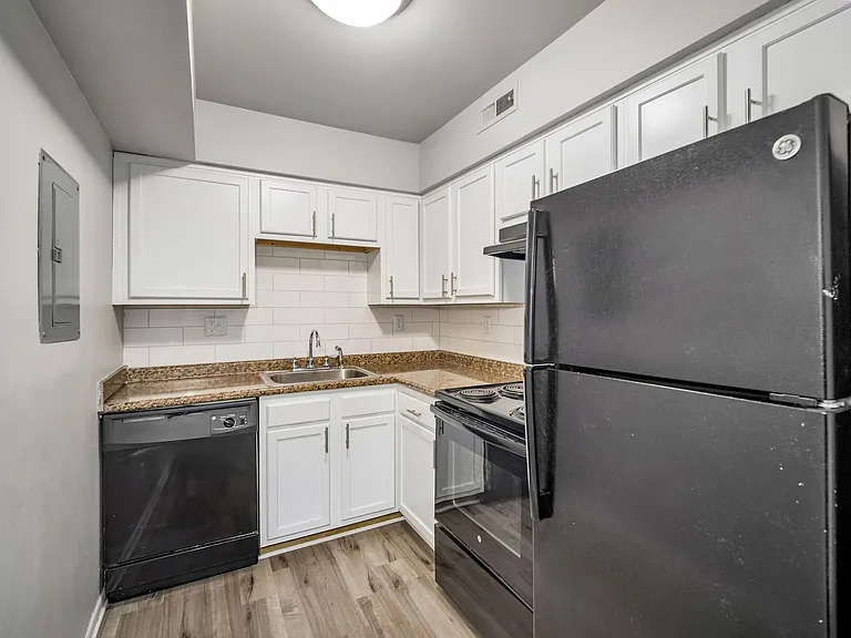 Oakmont Flats Apartments — Photo 6