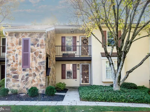 129 Valley Stream Cir, Chesterbrook, PA 19087