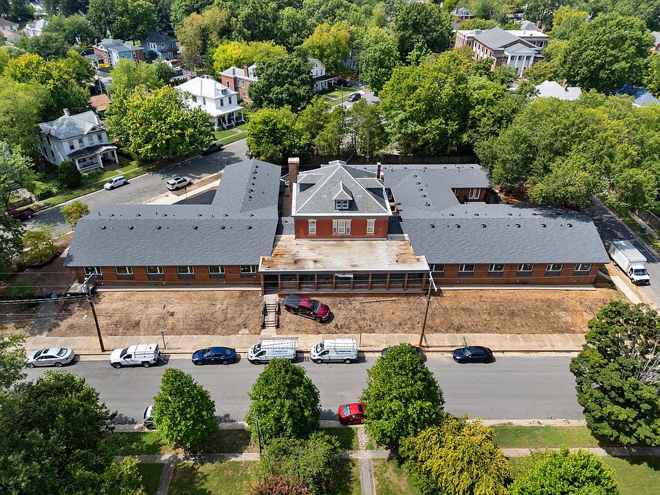 1st image of 310 W 31st St #106