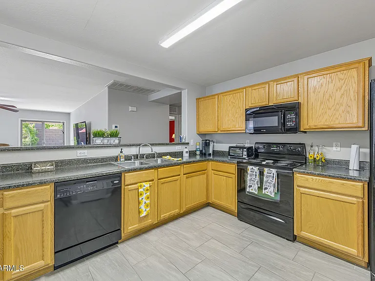 45023 W Miramar Rd — Photo 19