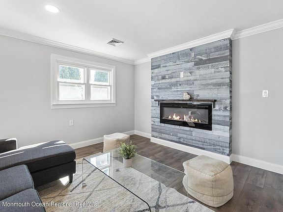 3rd image of 19 Goyave St