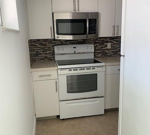2nd image of 2000 Biarritz Dr #0