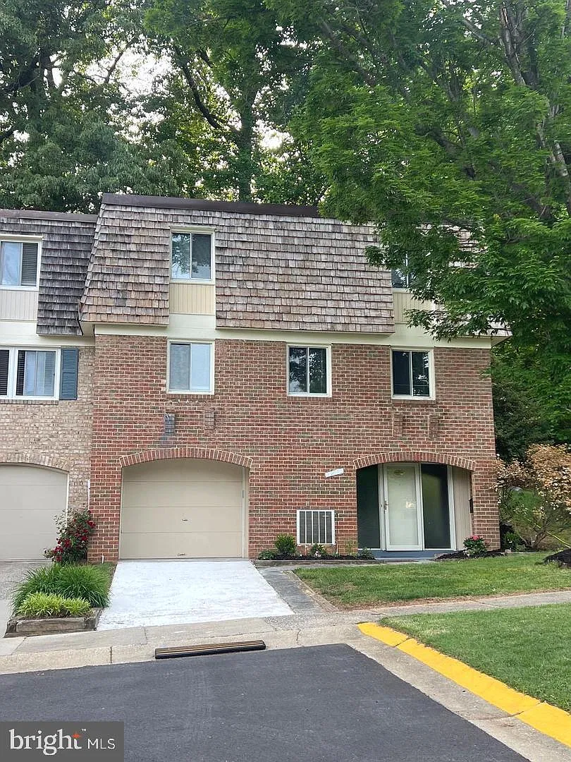 4 bed, 2.5 bath, 2920 sqft, $2,750 — Photo 1