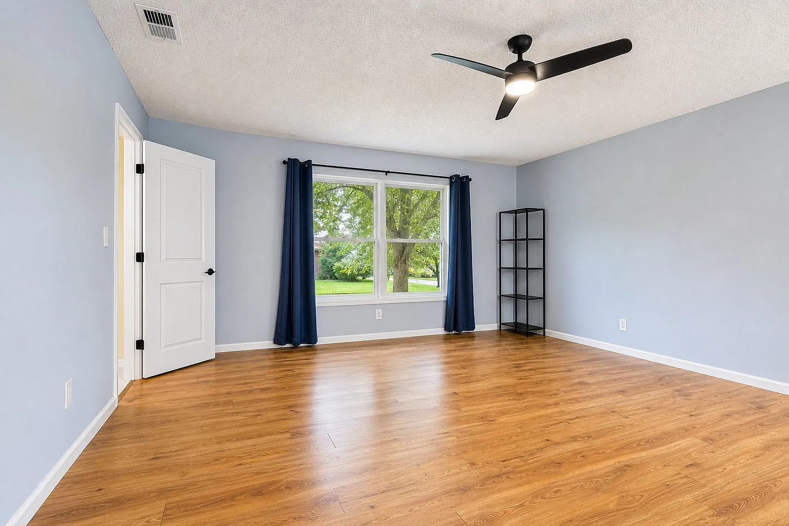2 bed, 1224 sqft, $1,899 — Photo 1