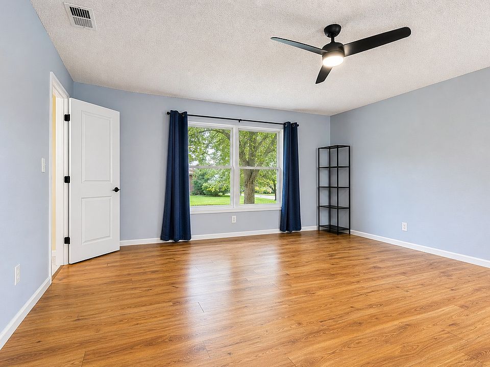 1st image of 323 Towne House Ln
