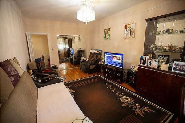 Sold by Remax Edge | media 13