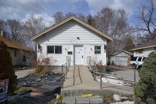 1st image of 225 E 14th St