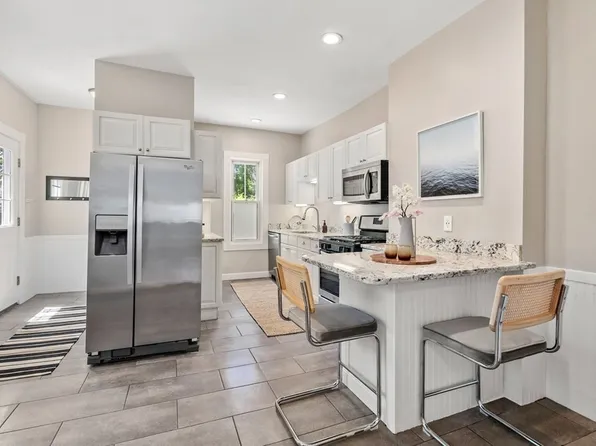 52 Bacon St Unit 1, Waltham, MA 02451