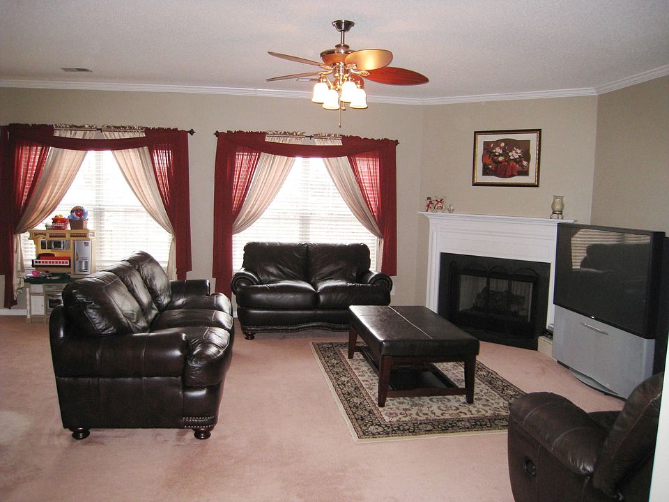 2nd image of 404 Carriage Oaks Dr