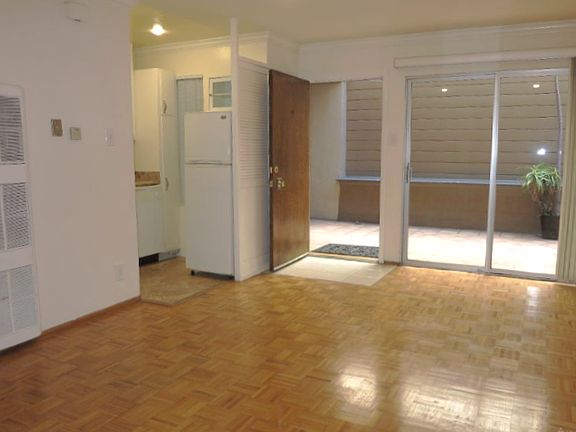 2nd image of 1911 Greenwich St APT 2