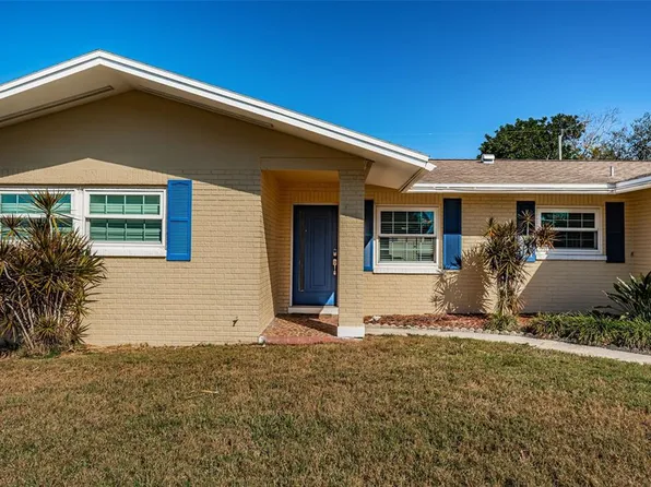 14025 Yacht Club Blvd, Seminole, FL 33776