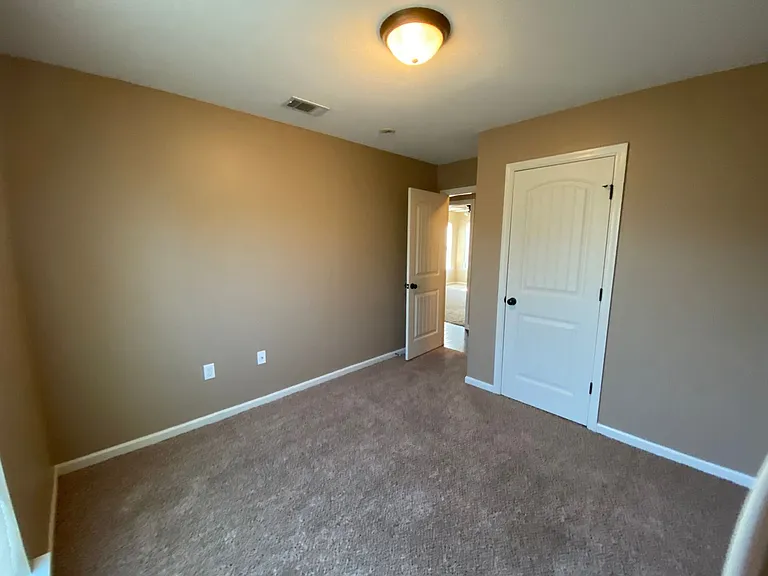 4898 Grant Dr — Photo 10
