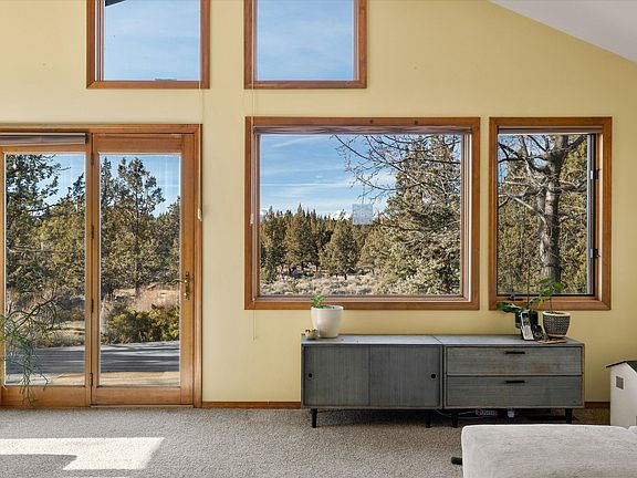 3rd image of 63545 Deschutes Market Rd